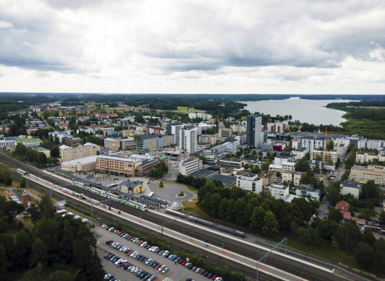 Järvenpään keskustakuva ilmasta kuvattuna.